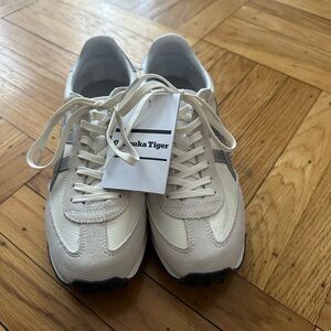 Onitsuka Tiger by Asics Unisex Light Cream/Silver Sneakers US 6.5/EUR 39.5